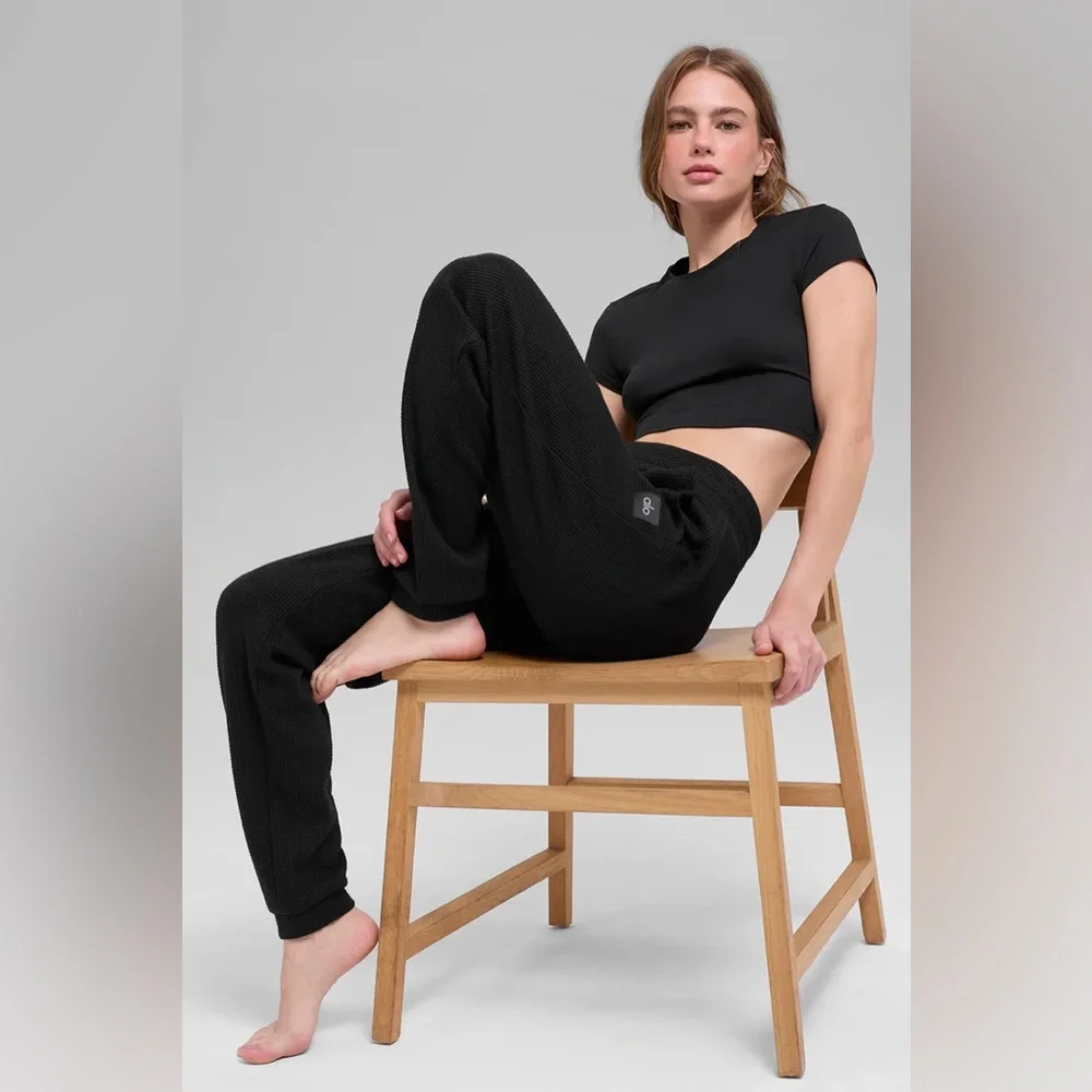 Alo Yoga Waffle Weekend Escape Jogger Black S